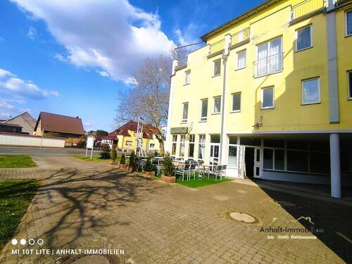 Gebäudeeingangsbereich B - 4 Zimmer Gewerbeobjekt (Büro, Produktion, Verkauf) in Gräfenhainichen