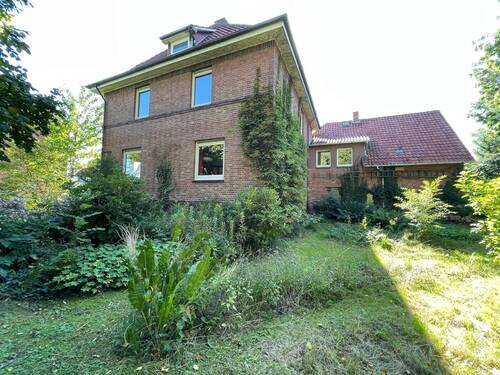 Rück-/Seitenansicht und Garten - 