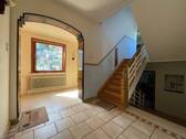 Windfang/Treppenhaus Erdgeschoss - 5 Zimmer Mehrfamilienhaus, Wohnhaus zum Kaufen in Wunstorf