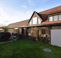 Reihenendhaus mit Doppelgarage, Terrasse und kleinem Garten in zentrumsnaher Lage - Feuchtwangen