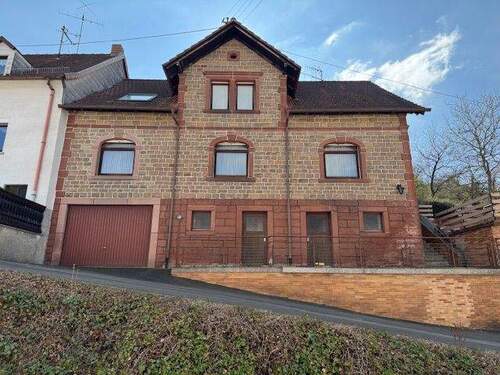 Vordernsicht der Immobilie - 