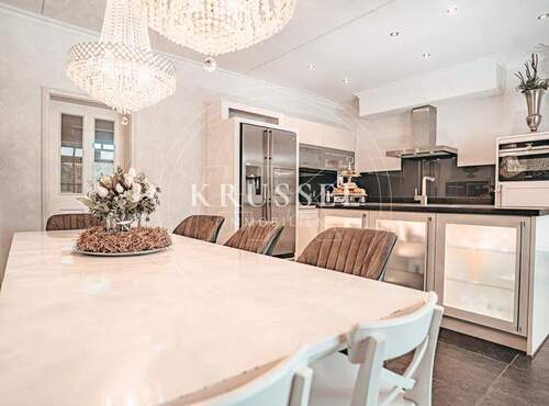 Moderne Küchengestaltung mit durchdachter Raumaufteilung - 