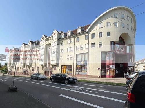 Außenansicht Wohn- und Geschäftshaus - Zentrumsnahe 4-Zimmer-Eigentumswohnung mit Balkon und Tiefgarage