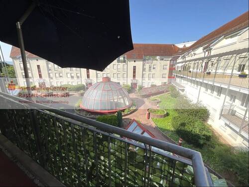 Blick vom Balkon in den Innenhof - 