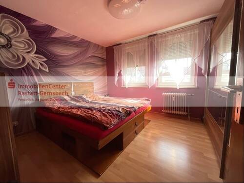 Schlafzimmer mit markanter Fototapete - 
