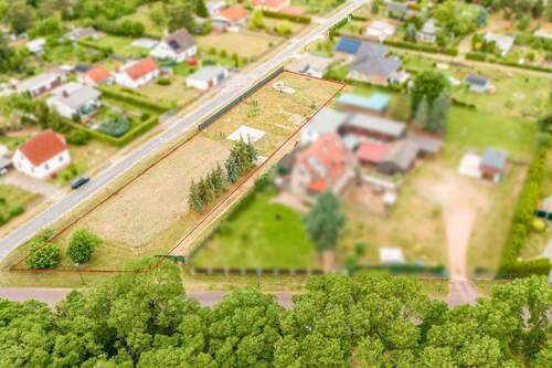 Drohnenansicht - 2.000 m² für Ihr Traumprojekt - Attraktive Fläche in ländlicher Idylle