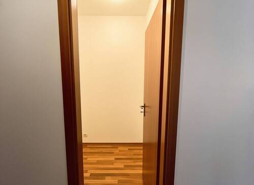 Abstellraum mit Beispiel Bodenbelag - 