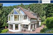 Ansicht Gartenseite - Einfamilienhaus im Landhausstil auf parkähnlichem Grundstück in Alleinlage