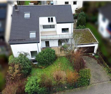 Luftbild Westansicht - Durchmodernisiertes Zweifamilienhaus in Toplage am Leimenberg