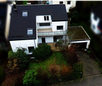 Luftbild Westansicht - Durchmodernisiertes Zweifamilienhaus in Toplage am Leimenberg