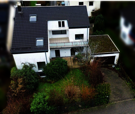 Luftbild Westansicht - Durchmodernisiertes Zweifamilienhaus in Toplage am Leimenberg
