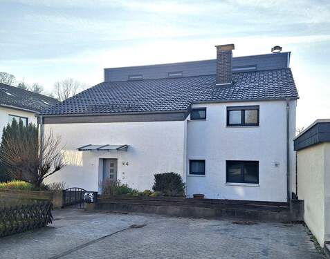 Außenansicht Haus - 9 Zimmer Mehrfamilienhaus, Wohnhaus zum Kaufen in Bensheim