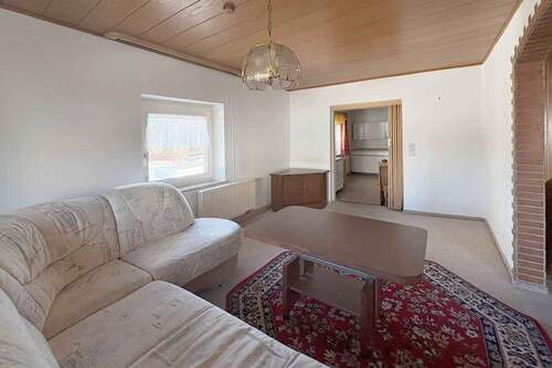 Wohnzimmer mit Blick zur Küche - 