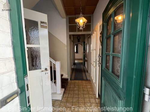 Eingangsdiele - Einfamilienhaus mit 120,00 m² in Wernau (Neckar) zum Kaufen