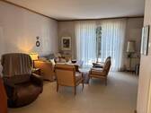 Wohnzimmer mit Zugang zur Terrasse - 