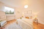 Schlafzimmer - *Provisionsfrei* Hochwertig und umfassend sanierte 2-Zimmer-ETW in Toplage von Bockum mit Garage