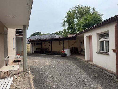 Hof mit gemütlichem Freisitz.jpg - 