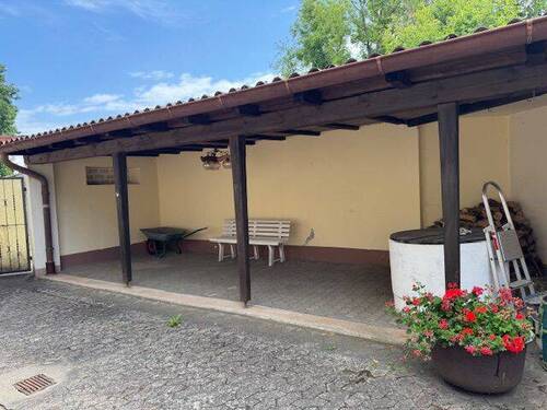 Gemütlicher, uneinsehbarer Freisitz - 5 Zimmer Mehrfamilienhaus, Wohnhaus in Roßtal