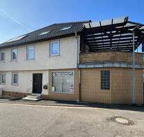 PROVISIONSFREI: Wohnhaus + Laden + Doppelgarage + Halle + Nebengebäude + Hof - Ortenberg Lißberg