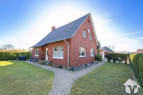 Frontansicht - Zwei Wohnwelten, ein Zuhause - großzügiges Zweifamilienhaus mit Charakter in Holte.