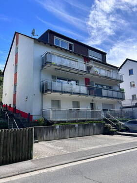 Gepflegtes Mehrfamilienhaus - 