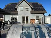 Hausansicht - Einfamilienhaus mit wunderschönem Pool in Taucha zu verkaufen, alt. zu mieten