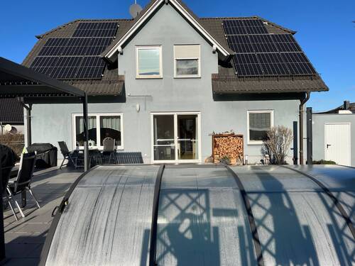 Hausansicht - Einfamilienhaus mit wunderschönem Pool in Taucha zu verkaufen, alt. zu mieten