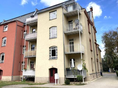 Rückseite mit Balkonanlage - 2 Zimmer Etagenwohnung zum Kaufen in Zwickau