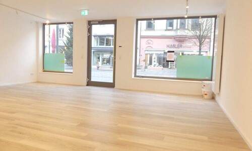 Schaufenster von Innen - Gewerbeobjekt (Büro, Produktion, Verkauf) in Villingen-Schwenningen zur Miete