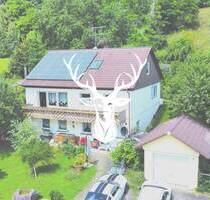 Zweifamilienhaus mit Bauland und Grünflächen in Jestetten zu verkaufen