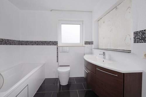 Badezimmer - 6 Zimmer Einfamilienhaus in Knittlingen / Hohenklingen