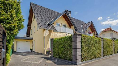 Außenansicht 1 - Familienleben auf drei Etagen - mit sonniger Südterrasse, Loggia & Garage