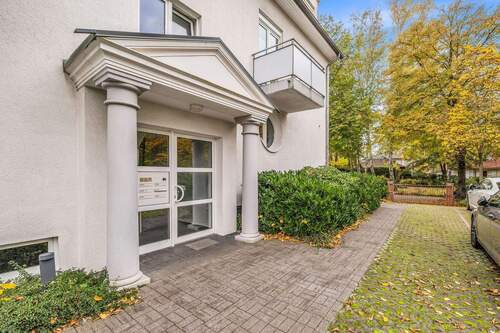 Hauseingang - 2 Zimmer Einfamilienhaus zum Kaufen in Berlin