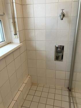 Platz für eine Toplader- Waschmaschine im Bad - 