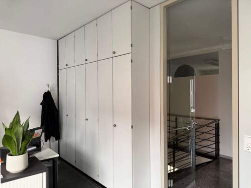 Büro mit Einbauschränken OG - 
