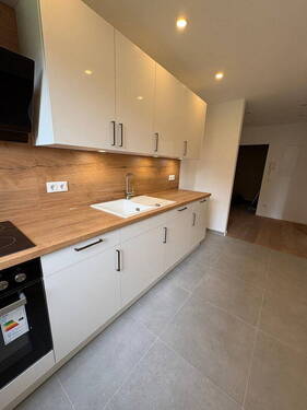 Neue, hochwertige EBK (Foto 2) - 2 Zimmer Etagenwohnung zur Miete in Hannover