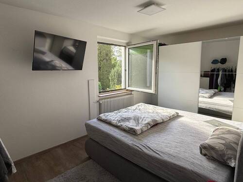 Helles Schlafzimmer im OG - 