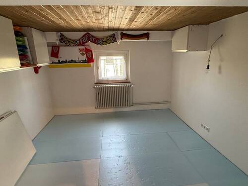 Zimmer im Dachgeschoss - 