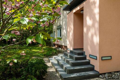 Eingang - Einfamilienhaus mit ca. 384?m² Wohn-Nutzfläche in begehrter Lage