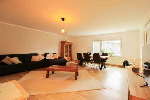 Wohnzimmer - 4 Zimmer Etagenwohnung zum Kaufen in Porta Westfalica