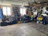 Doppelgarage-Werkstatt-mit-Fenster-zum-Garten - 