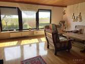 EG-Wohnzimmer-mit-Blick-uebers-Feld - 4 Zimmer Einfamilienhaus in Vaihingen an der Enz