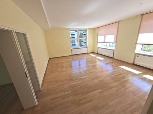 Wohnzimmer - 3 Zimmer Etagenwohnung zur Miete in Bad Kissingen