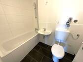 Bad mit Wanne - 