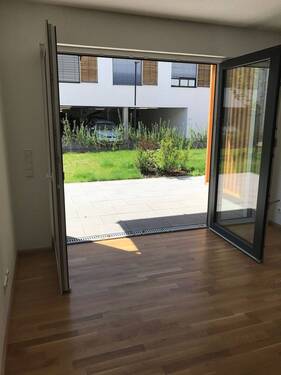 Sicht in den Garten aus WoZi - 