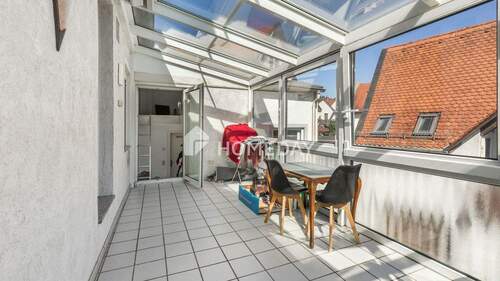 Wintergarten 1 - Großzügige 5-Zimmer-Etagenwohnung mit Balkon und Garage in gefragter Lage von Eppstein-Niederjosbach