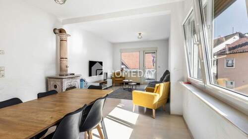 Wohnzimmer 2 - 5 Zimmer Etagenwohnung zum Kaufen in Eppstein