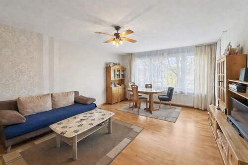 Wohnzimmer - 4-Zi.-Etagenwohnung in Salzgitter-Fredenberg mit Stellplatz - Erbbaurecht