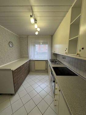  Küche mit EBK im EG - 