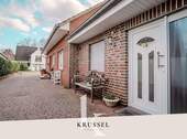 Herzlich willkommen bei KRÜSSEL IMMOBILIEN - NEU: Gepflegtes Zweifamilienhaus mit Anbau und Wintergarten in ruhiger Wohnlage